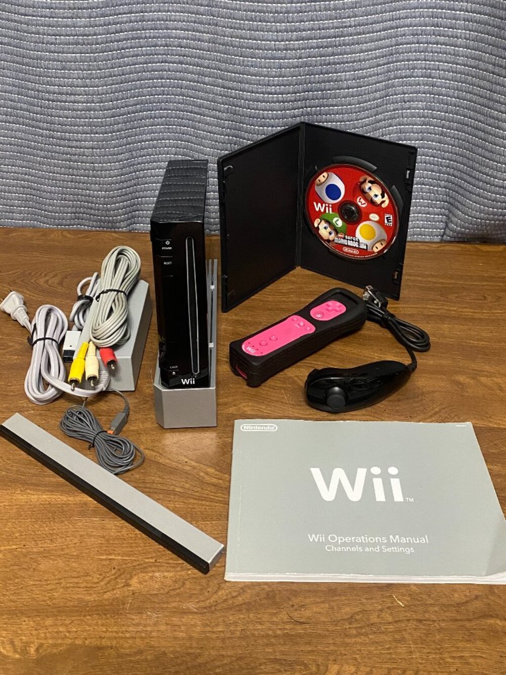 Nintendo Wii RVL-001 Black W/ Super Mario Bros. Bundle & Motion Plus Controller